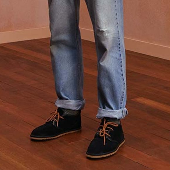UGG Australia Men\'s Suede Chukka Boots